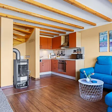 Am Leuchtturm Mit Meerbl *