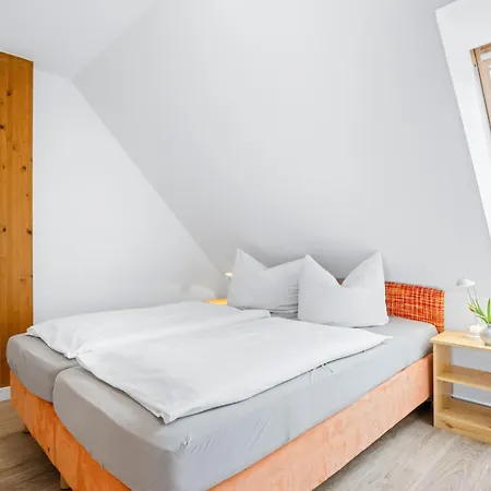 Am Leuchtturm Mit Meerbl *