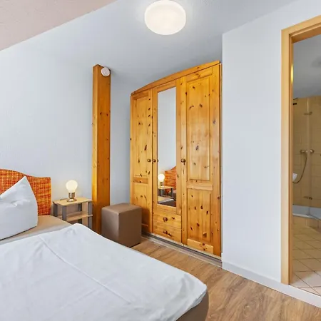 Am Leuchtturm Mit Meerbl *