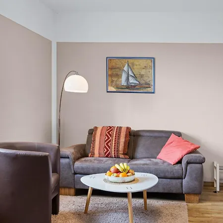 Am Leuchtturm Mit Meerbl *