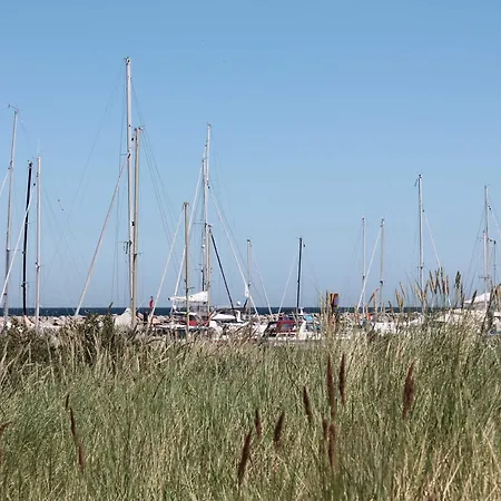 Am Leuchtturm Mit Meerbl Kägsdorf
