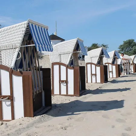 Am Leuchtturm Mit Meerbl * Kägsdorf