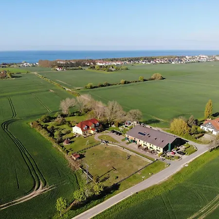 Am Leuchtturm Mit Meerbl